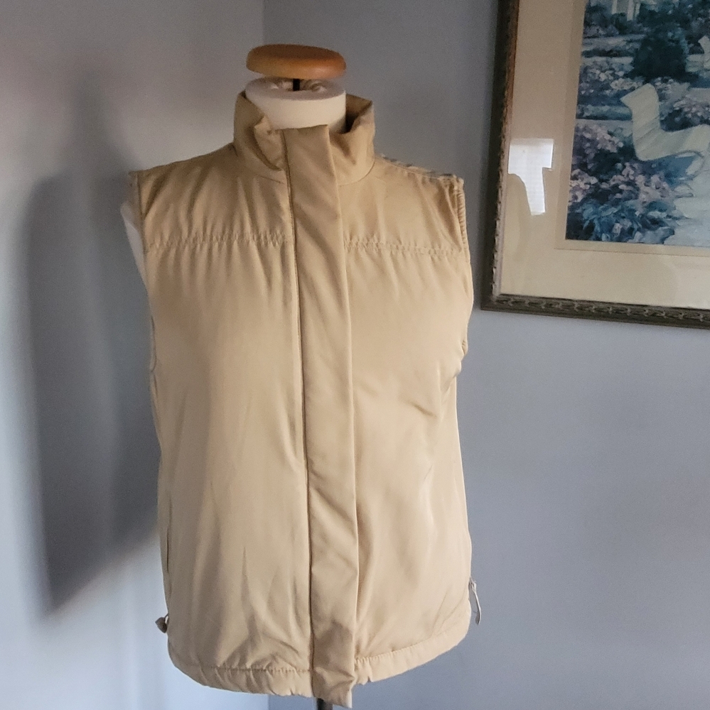 Izod Women's Beige Sleeveless Jacket Size M
